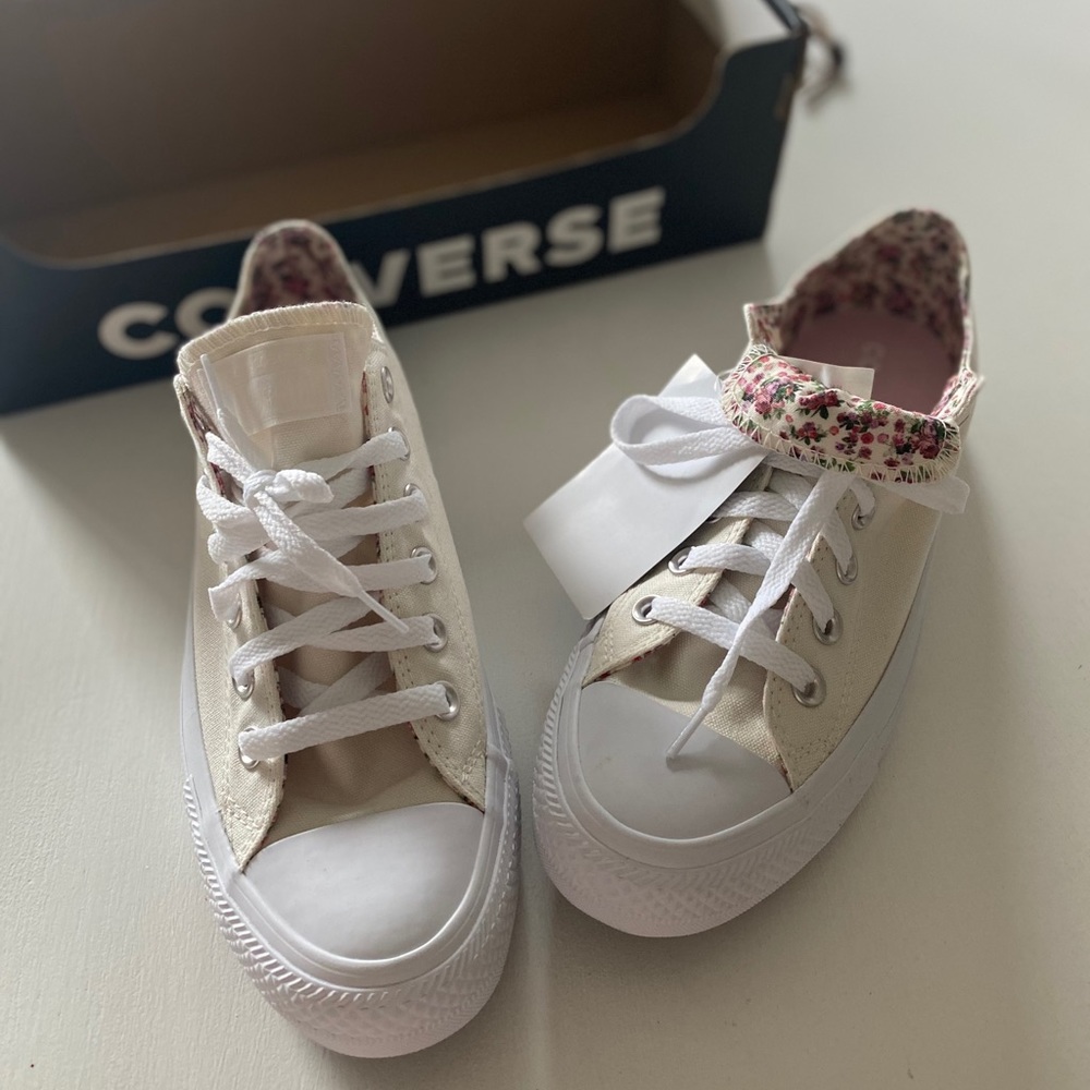 Women Converse